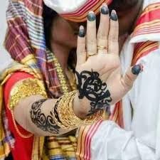 شاهد بالفيديو.. فتاة سودانية تحكي قصتها وتصيب المتابعين بالدهشة: (صديقتي منعت شقيقها من الزواج مني قمت شلبت راجلها وهسا قاعد معاي في فرنسا)