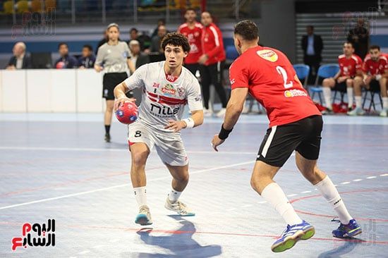 الأهلي يتقدم على الزمالك 14-13 بالشوط الأول في قمة محترفي اليد