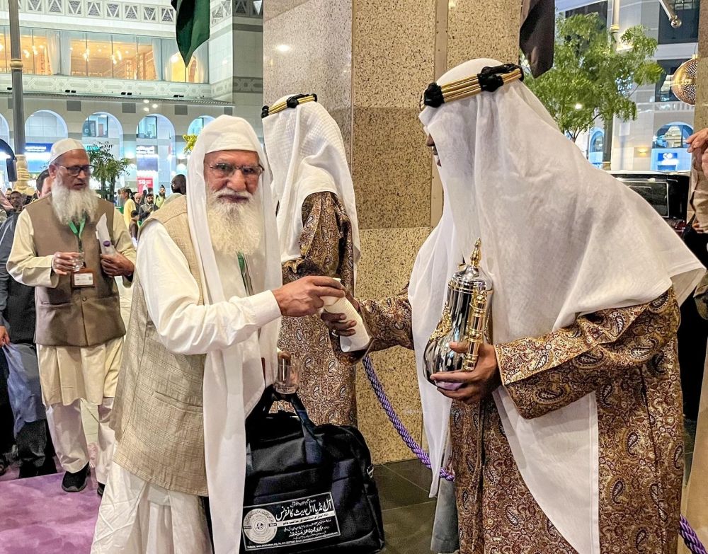 250 معتمرًا في الدفعة الرابعة من ضيوف برنامج خادم الحرمين