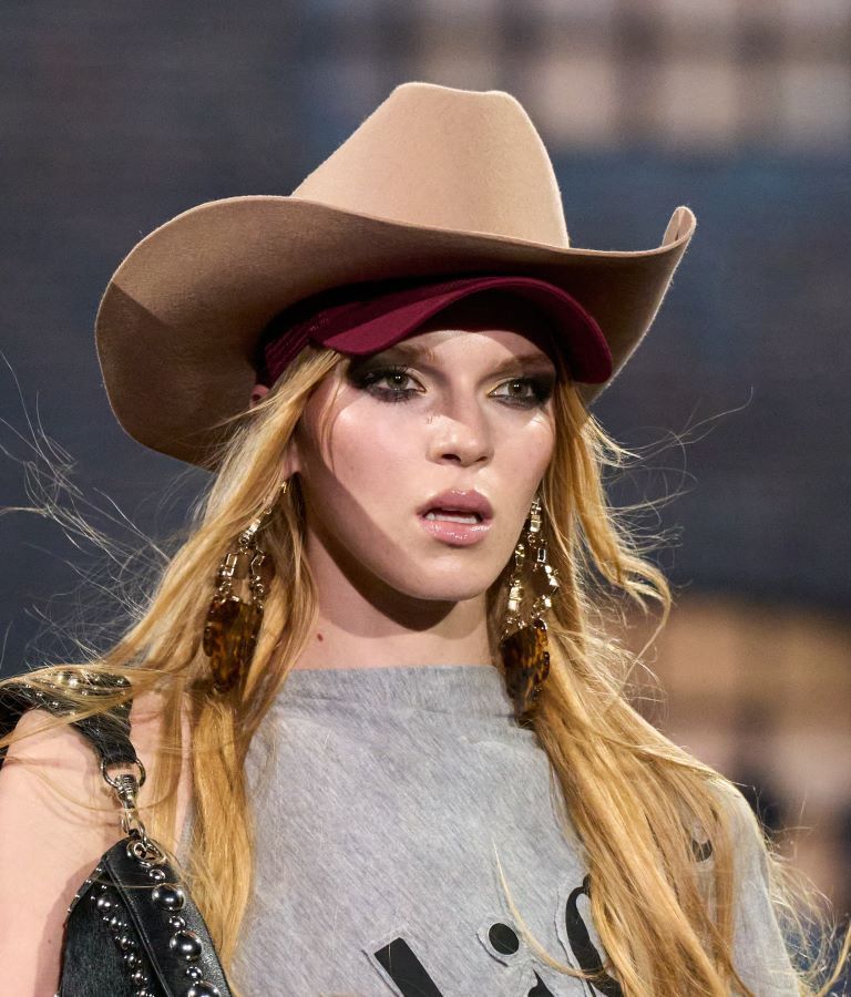 أبرز صيحات مكياج نرصدها من أسبوع الموضة في ميلانو لخريف وشتاء 2025-2026