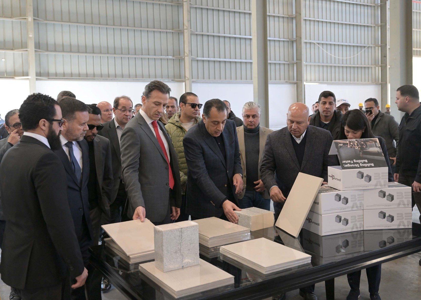 رئيس الوزراء يفتتح توسعات مصنع شركة "سى بورد" لتصنيع مواد البناء