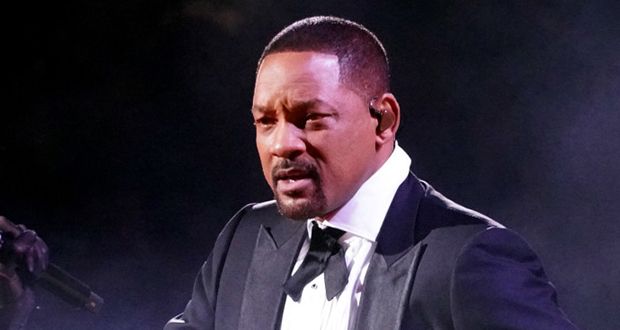 تصرفات ويل سميث على المسرح تثير الجدل مجددًا