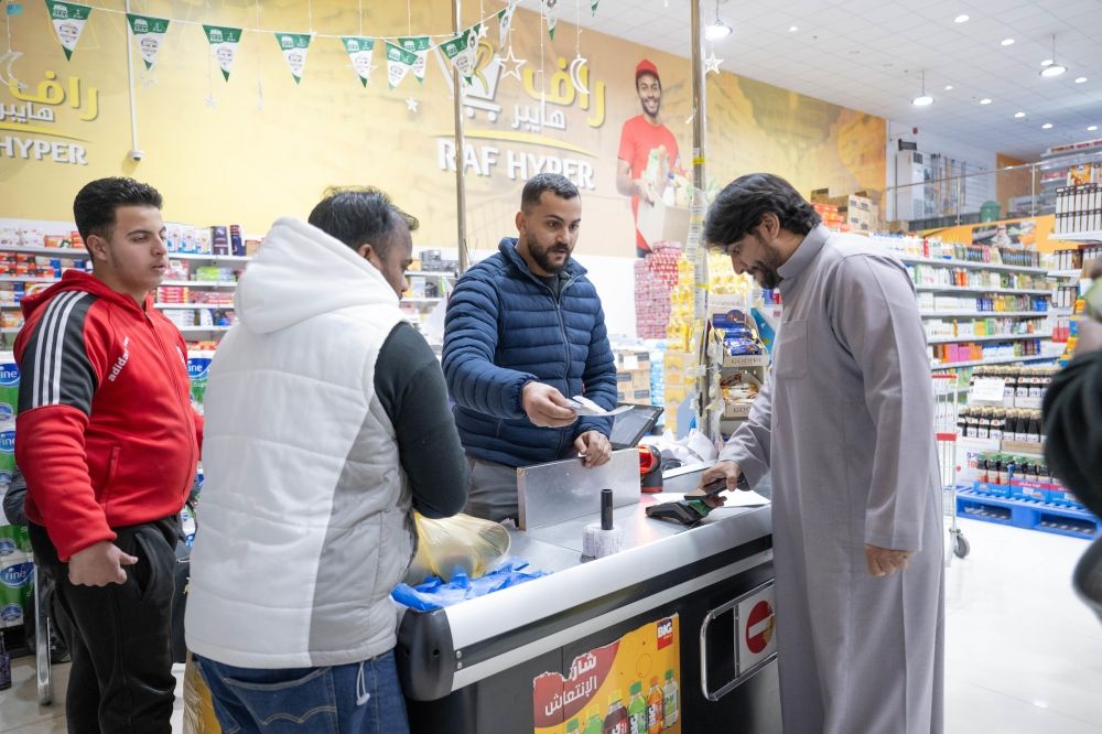 حركة نشطة في أسواق الحدود الشمالية استعدادا لشهر رمضان