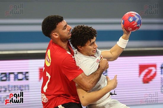 الأهلي يتقدم على الزمالك 14-13 بالشوط الأول في قمة محترفي اليد