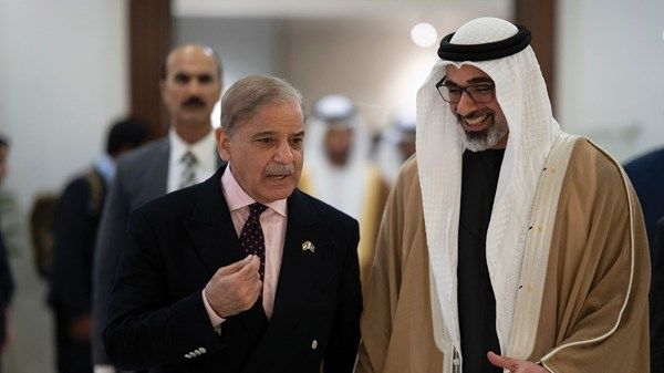 ولي عهد أبوظبي يختتم زيارة رسمية إلى باكستان