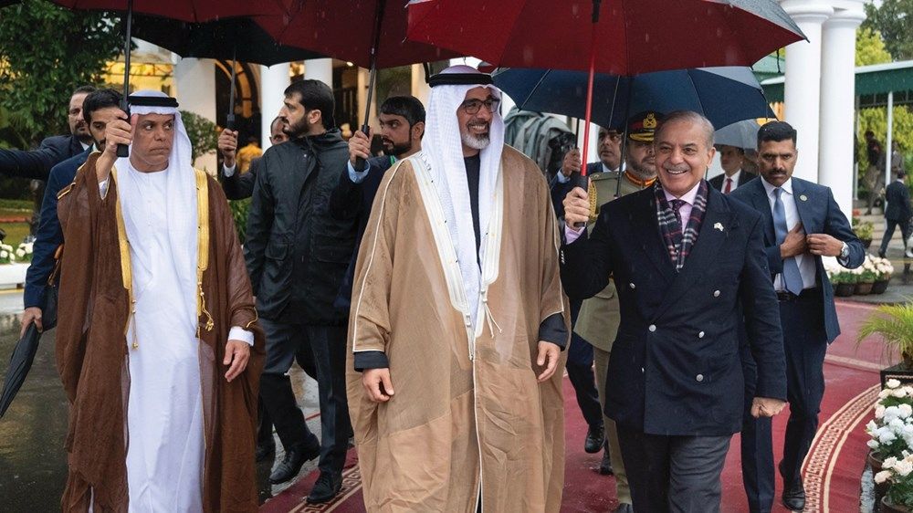 ولي عهد أبوظبي ورئيس وزراء باكستان يبحثان سُبل تعزيز العلاقات الثنائية ويشهدان توقيع اتفاقيات تعاون بين البلدين