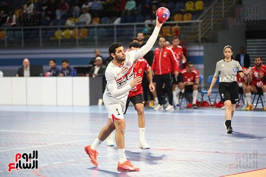 الأهلي يتقدم على الزمالك 14-13 بالشوط الأول في قمة محترفي اليد