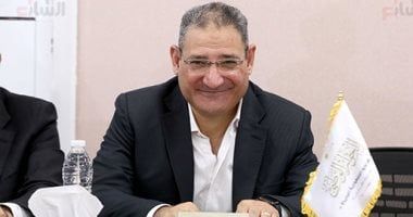 أحمد أيوب: الرئيس السيسى استطاع بناء دولة قوية ويلبى حلم شعب فى حياة كريمة أمنة