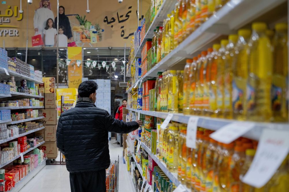 حركة نشطة في أسواق الحدود الشمالية استعدادا لشهر رمضان