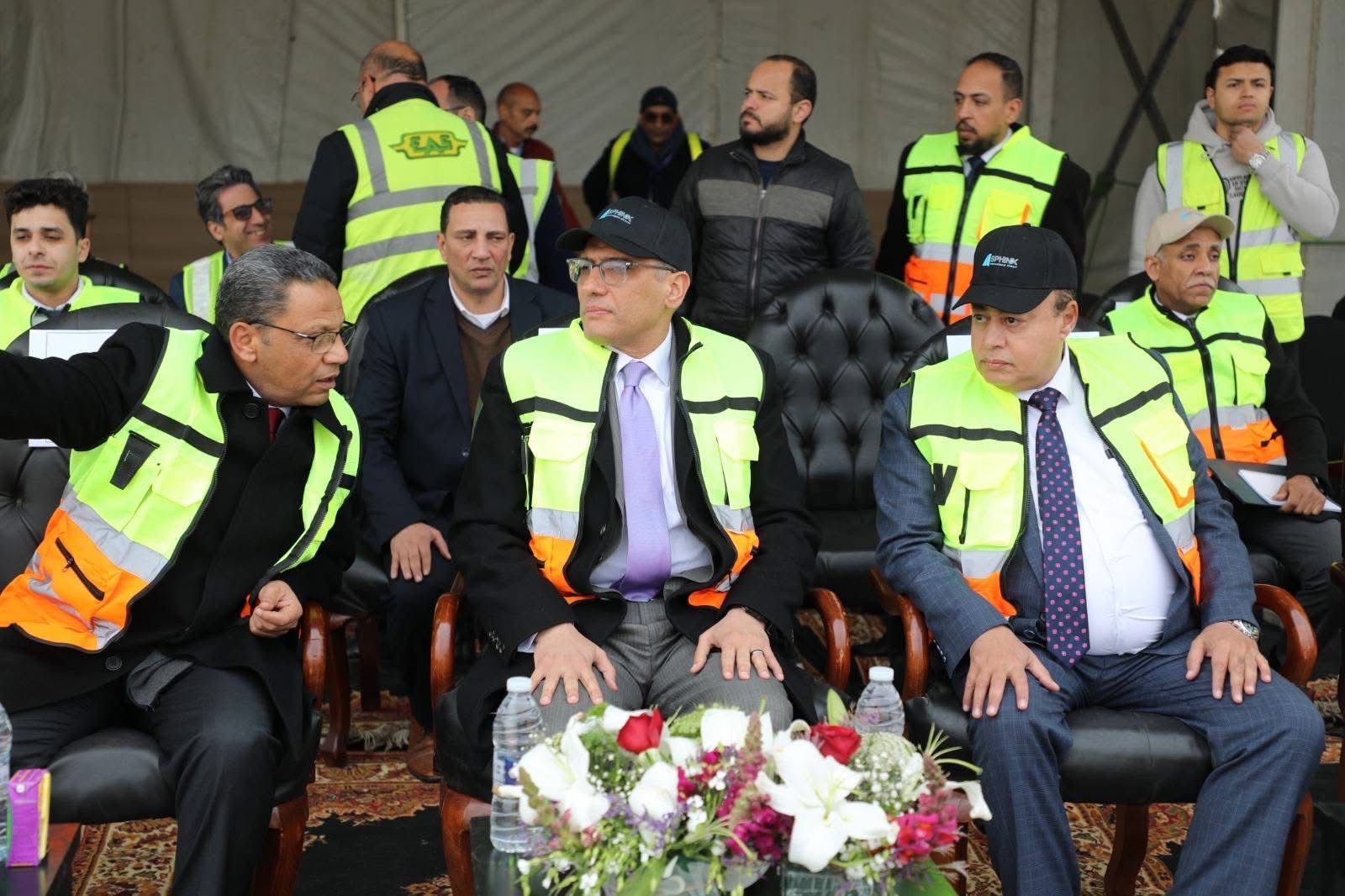 محافظ الجيزة يشهد تنفيذ أول تجربة طوارئ كلية بمطار سفنكس الدولى.. صور