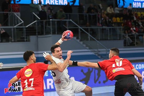 الأهلي يتقدم على الزمالك 14-13 بالشوط الأول في قمة محترفي اليد