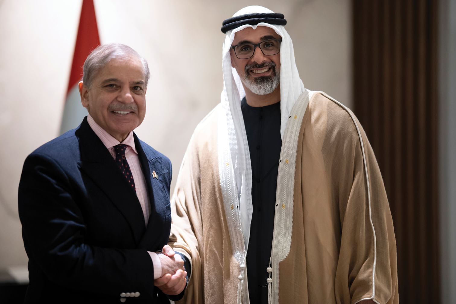 الامارات | بحضور رئيس وزراء باكستان.. ولي عهد أبوظبي يلتقي البعثة الدبلوماسية وموظفي سفارة الدولة في إسلام آباد