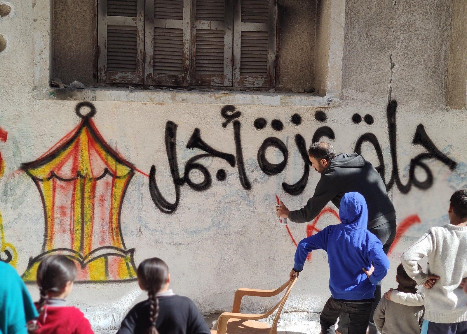 الفلسطينيون يشاركون بحملة غزة أجمل فى رمضان ابتهاجاً بالشهر المبارك