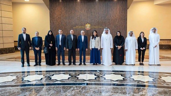 الإمارات وإيران تبحثان تعزيز التعاون