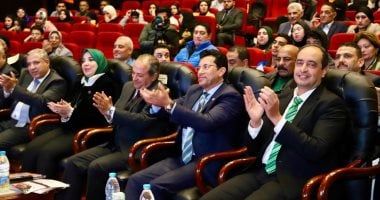 وزير الشباب ومحافظ بورسعيد ومدير صندوق مكافحة الإدمان يحاورن الشباب عن مواجهة تعاطى المخدرات