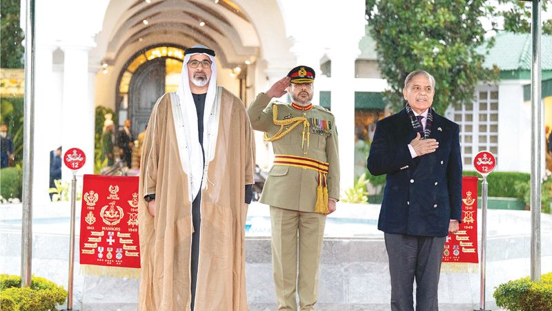 الامارات | ولي عهد أبوظبي ورئيس وزراء باكستان  يبحثان سُبل تعزيز العلاقات الثنائية