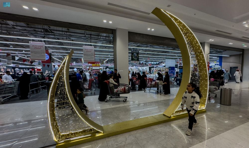 وسط أجواء روحانية.. وفرة في السلع بأسواق المدينة المنورة قبل رمضان