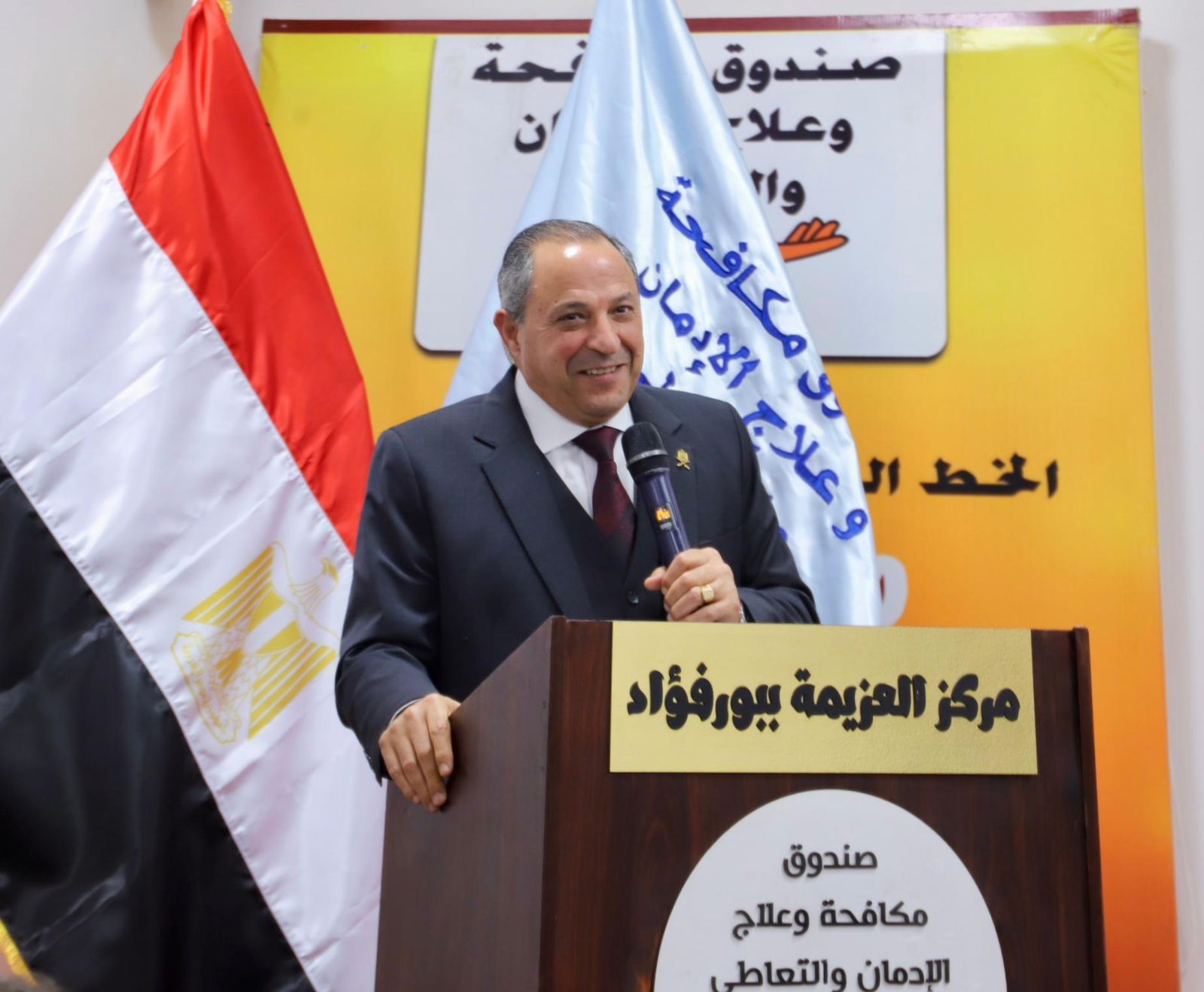 وزير الشباب والرياضة ومدير صندوق مكافحة الإدمان يشاركان المتعافين لعب تنس الطاولة