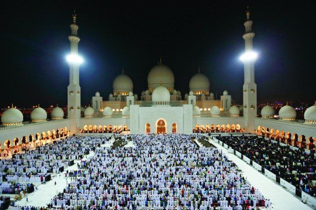 الامارات | بداية صلاة التراويح في الإمارات: روحانية تجمع القلوب