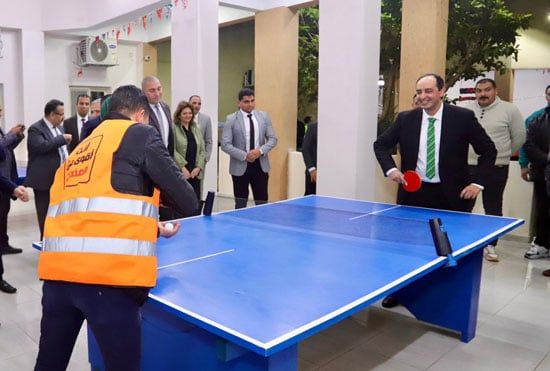 وزير الشباب والرياضة ومدير صندوق مكافحة الإدمان يشاركان المتعافين لعب تنس الطاولة