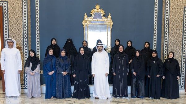 حمدان بن محمد يلتقي عدداً من التربويين الإماراتيين العاملين في القطاع الخاص والمتقاعدين