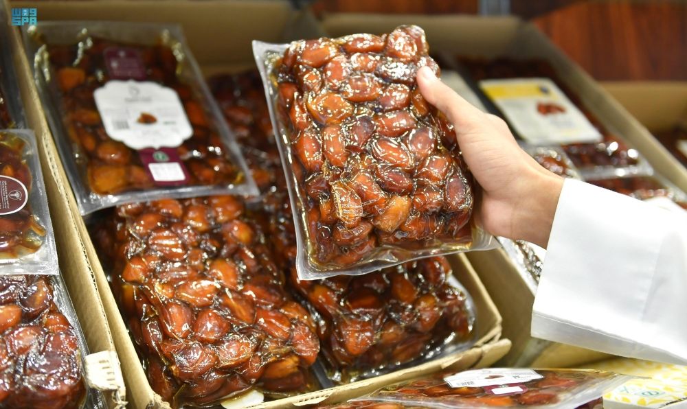 أسعار مقبولة وأجود الأنواع.. نشاط في أسواق التمور بجدة مع قرب رمضان