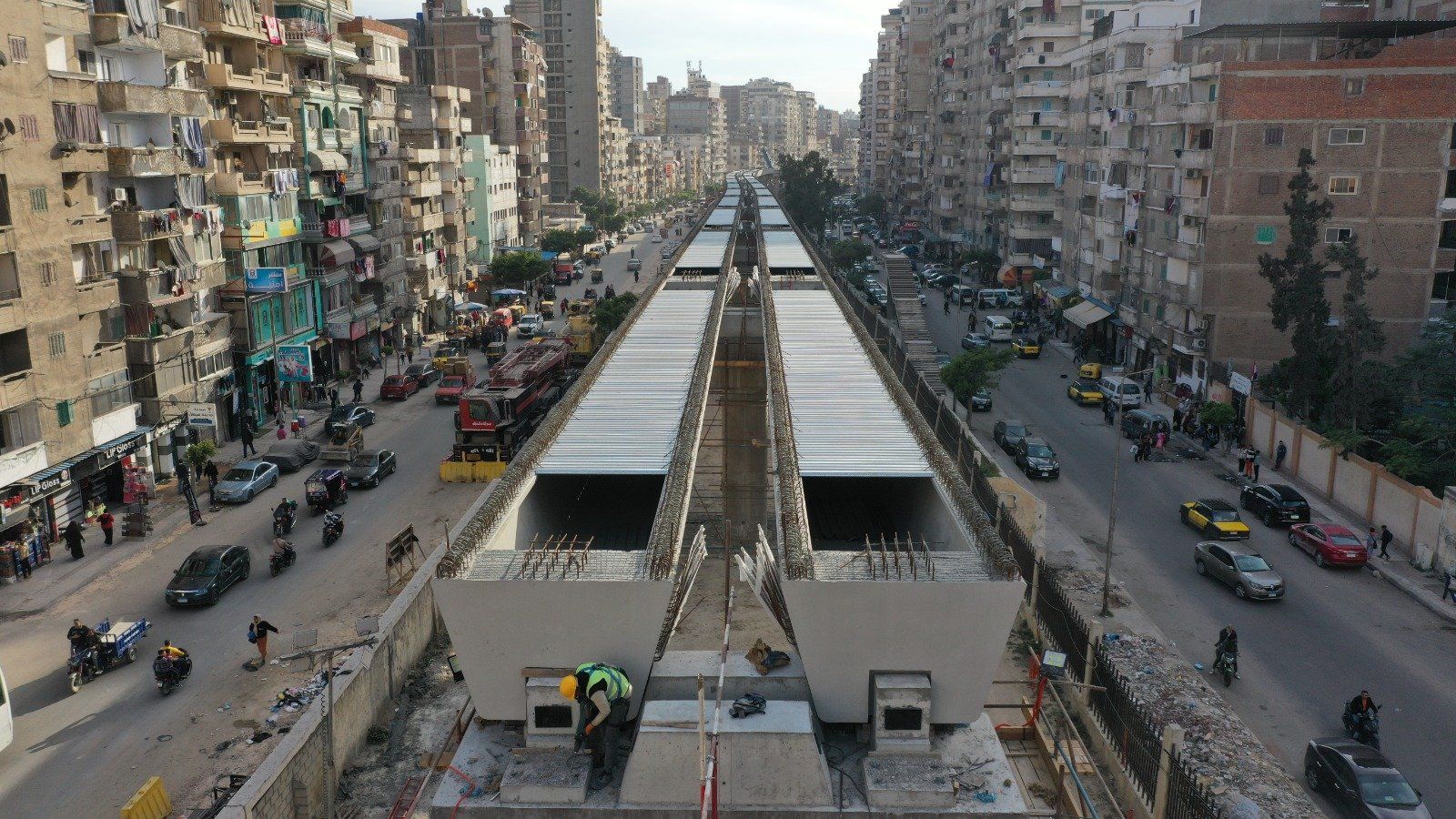 شاهد تركيب الكمرات للمرحلة الأولى من مترو الإسكندرية