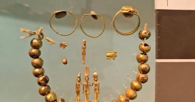 تمائم ذهبية وتماثيل ضمن كشف أثرى من عصر الأسرة 26 بمعابد الكرنك.. صور