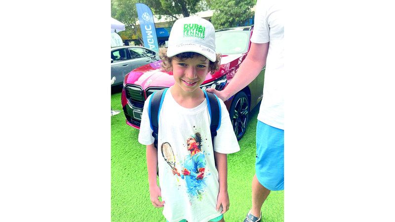 الامارات | الطفل ماكار يحضر خصيصاً من فرنسا لمشاهدة اللاعب بيريكارد