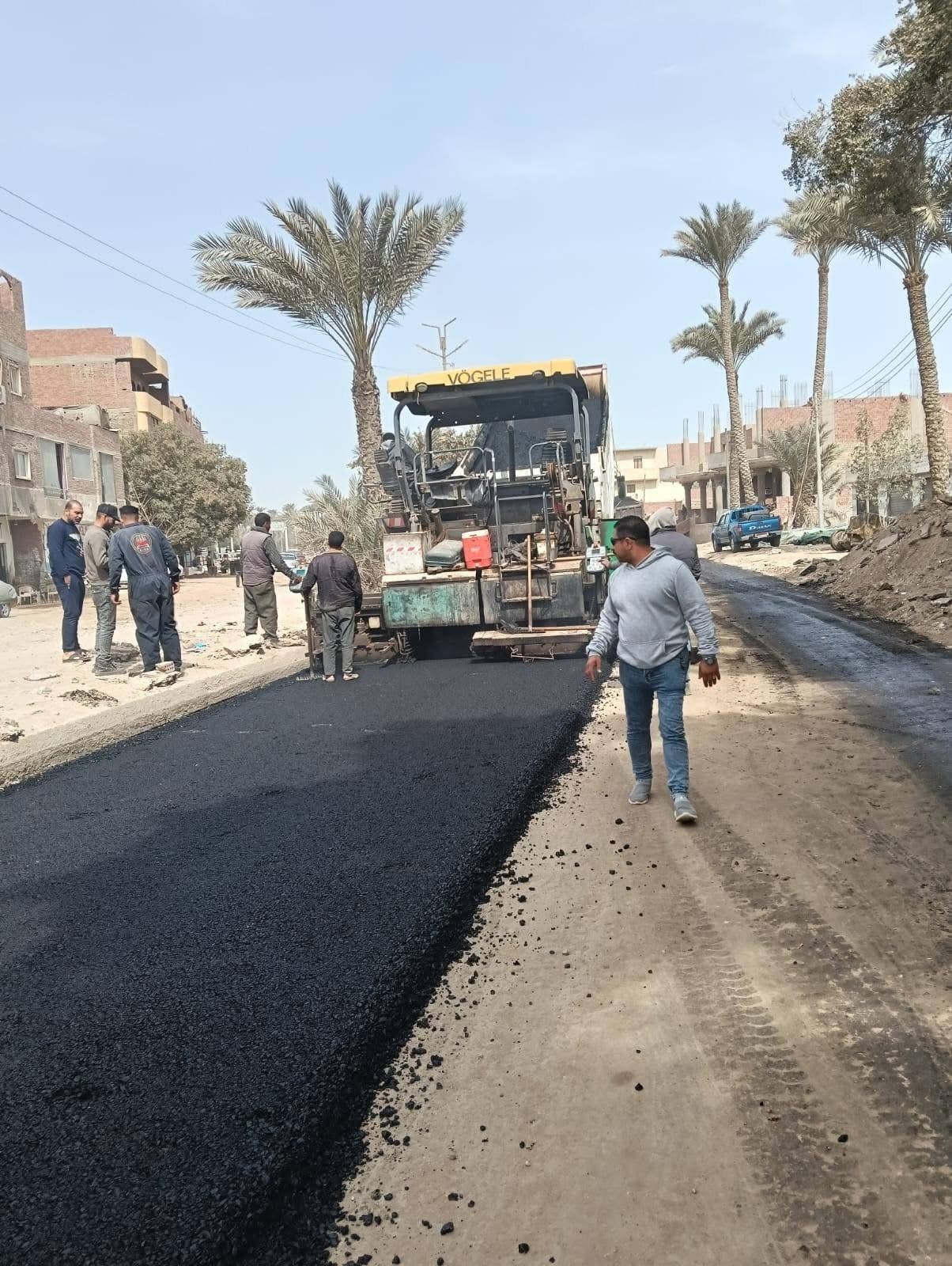 رصف وتطوير طريق مصر أسيوط نطاق قرى المرازيق والشوبك بالبدرشين.. صور