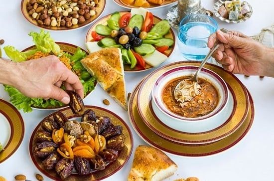 طالع الأبراج: حسب برجك الفلكى.. اعرف هتفطر أول يوم رمضان فين ومع مين؟