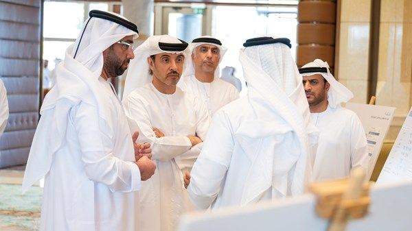 هزاع بن زايد يستقبل وفداً من دائرة الطاقة – أبوظبي