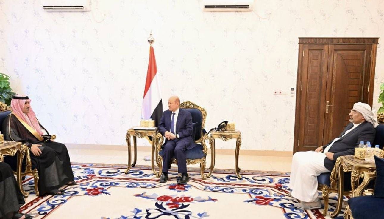 زيلينسكي يواجه في البيت الأبيض.. وقيادات اليمن ترضخ لضغوط آل جابر