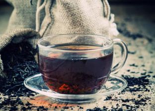 ماذا يحدث عند تناول الشاي بعد الإفطار مباشرة؟ تحذير لا تتجاهله