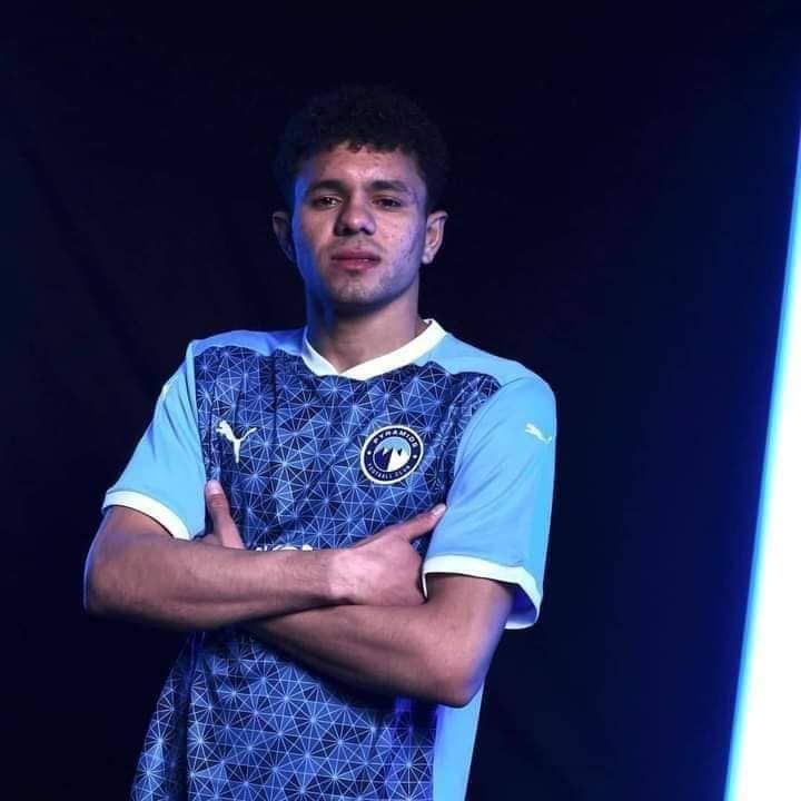 حكاية لاعب من الدرجة الثانية لدوري الأضواء والشهرة.. محمود زلاكة "الدولى"