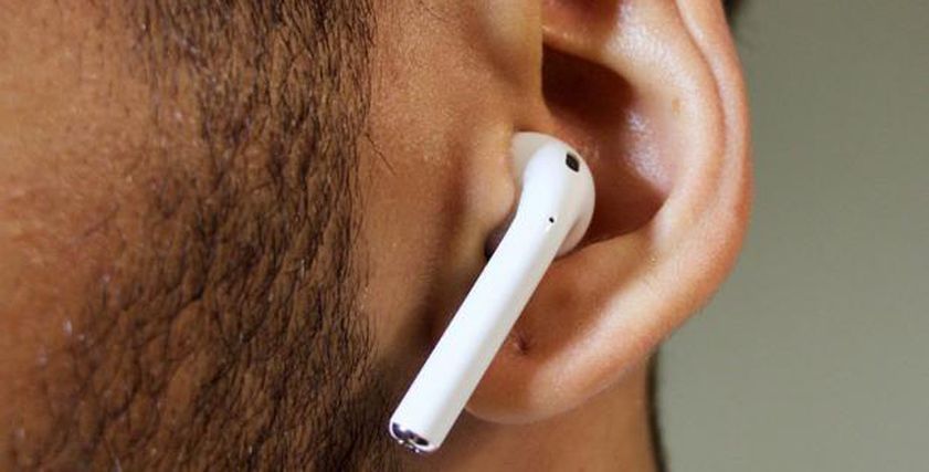 «الصحة العالمية» تحذر من سماعات الأذن.. معاناة لملايين الشباب