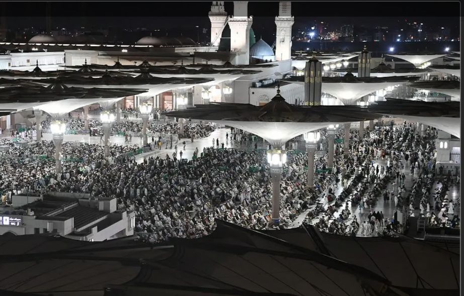 أجواء روحانية بالمسجد النبوى مع أولى ليالى التراويح فى رمضان (صور)