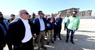 جولة تفقدية لوزير الإسكان بمشروعات سكنية وطرق ومرافق بمدينة 15 مايو