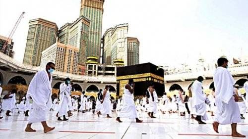 السعودية تمنع القادمين بتأشيرة عمرة من حمل هذه الأشياء معهم