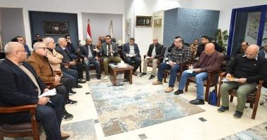 وزير الإسكان يعقد اجتماعا بمقر جهاز "15 مايو" لمتابعة سير العمل