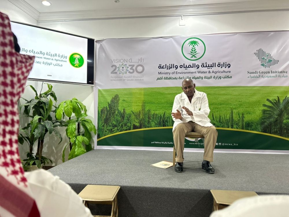 توعية وإرشاد.. "بيئة أضم" تعزز وقاية المزارعين من الأمراض الحيوانية