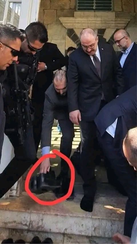 صورة تُشعل الجدل في سوريا الجديدة