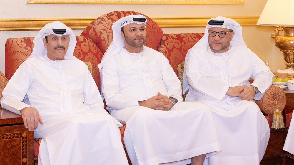 حمد الشرقي يستقبل المهنئين بشهر رمضان بحضور ولي عهد الفجيرة