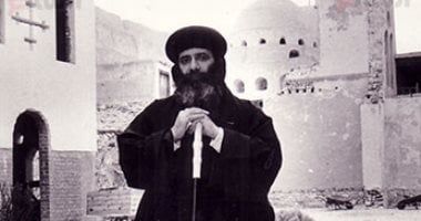 البابا شنودة أول بابا يقيم موائد إفطار رمضانية لتعزيز الوحدة الوطنية