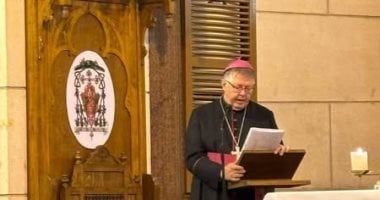 مطران الكنيسة اللاتينية يترأس صلوات المسبحة الوردية من أجل شفاء البابا فرنسيس