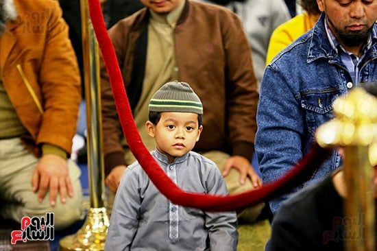 بروايات الدوري وشعبة.. آلاف المصلين يؤدون العشاء والتراويح بالأزهر..صور