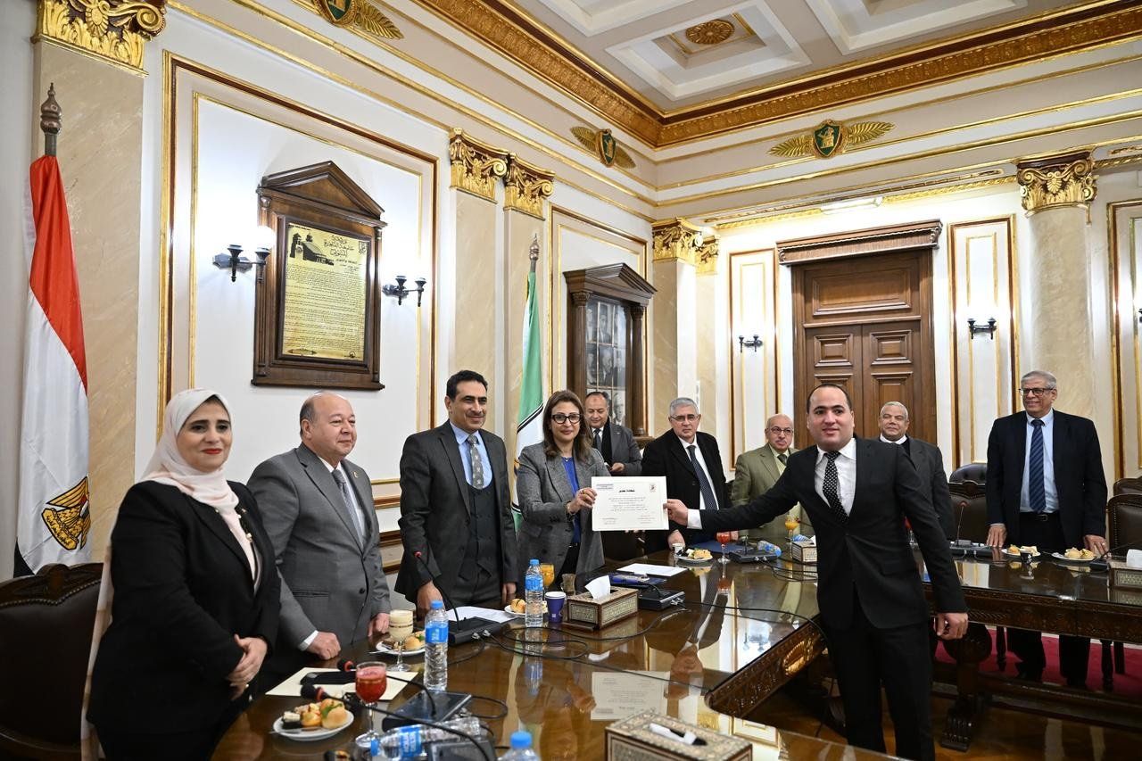 جامعة القاهرة تنظم حفلا لتسليم جوائز الفائزين فى مسابقة شوقي الفنجرى 2024