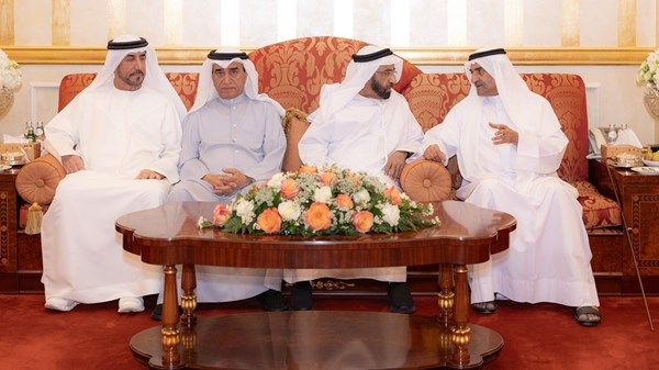 حمد الشرقي يستقبل المهنئين بشهر رمضان بحضور ولي عهد الفجيرة