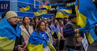 احتجاجات فى أمريكا تأييدا لأوكرانيا.. والمئات يعارضون زيارة فانس لفيرمونت