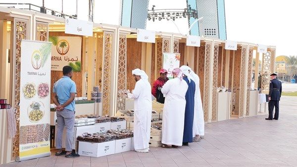 «الوثبة للتمور» يواصل فعالياته ومسابقاته